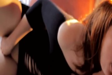 De Luxe Redhead Blowing