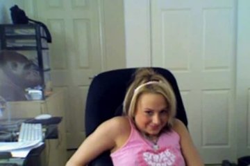 Chick Nikki Hillton Playing With Her Cute Pussy