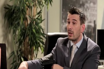 Horny businessman makes a good oral agreement