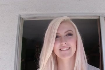 Amazing ass of this blonde babe makes her super popular