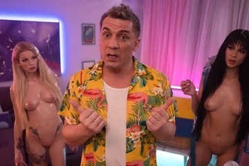 [FakeHostel] Mia Trejsi, Kaira Kampen - Backpackers From Outer Space