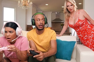 [Brazzers] Rachael Cavalli, Maya Farrell - Her Mom Is Even Hotter