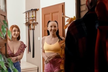 [RealityKings] Lucia Fernandez, Bella Angel (Suckin' At The Homestay / 08.02.2023)