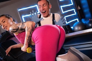 [FitnessRooms] Eden Ivy - After Hours Ass Workout