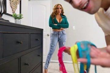 [MomsBoyToy] Richelle Ryan - Moms Panties